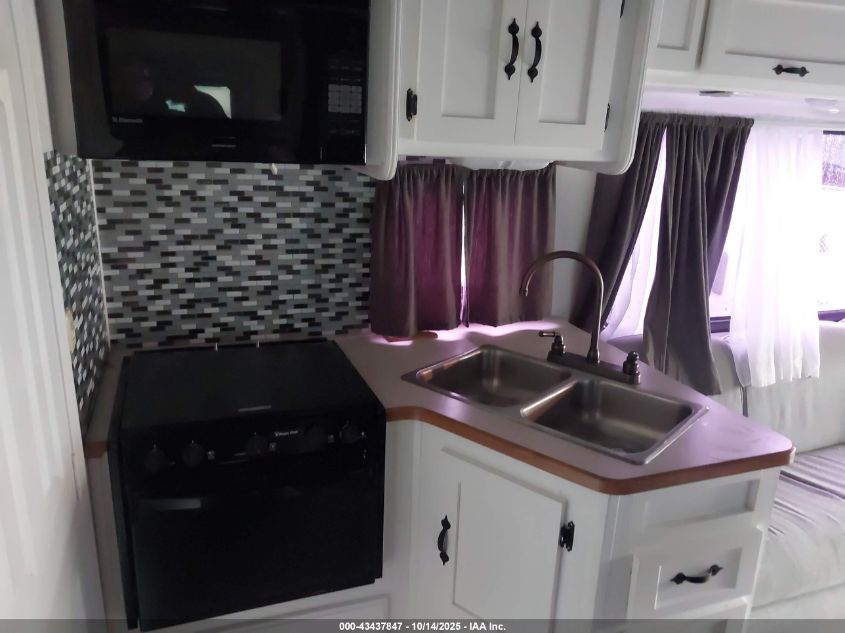 2003 Ford E-350 Cutaway Standard VIN: 1FDWE35S03HB39036 Lot: 43437847