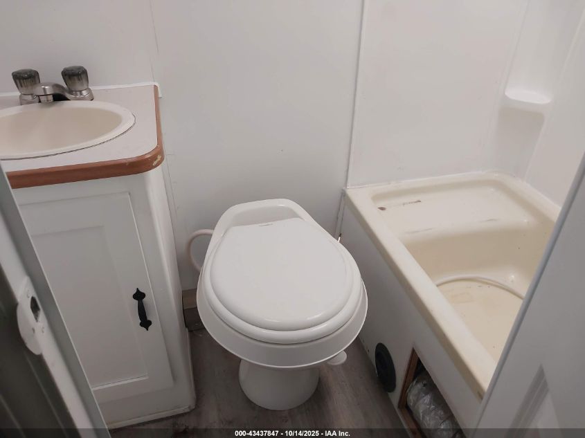 2003 Ford E-350 Cutaway Standard VIN: 1FDWE35S03HB39036 Lot: 43437847