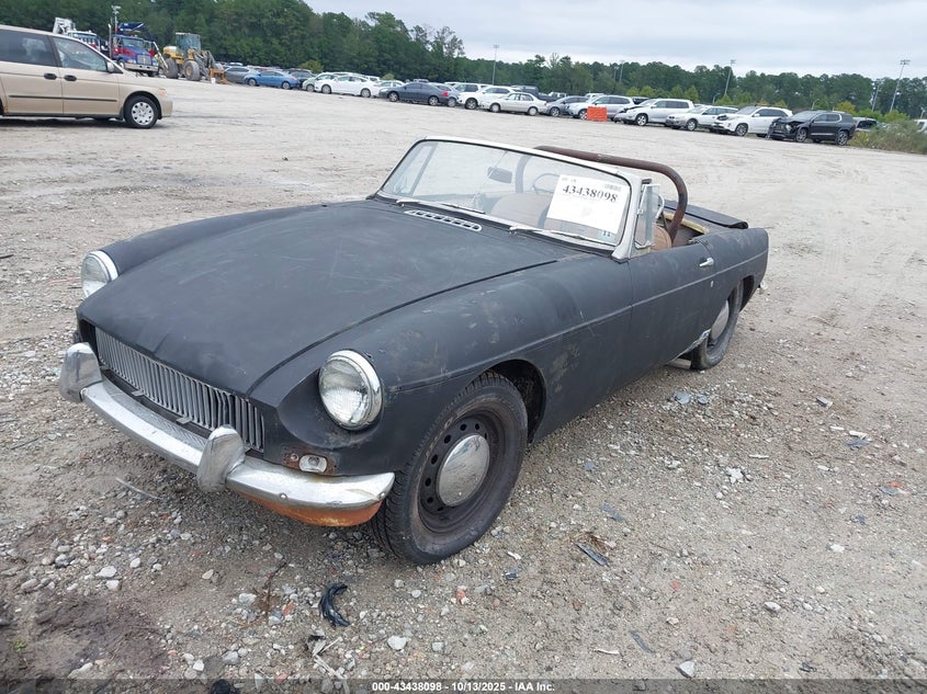GHN3L33851 1965 MG MGB photo no. 2