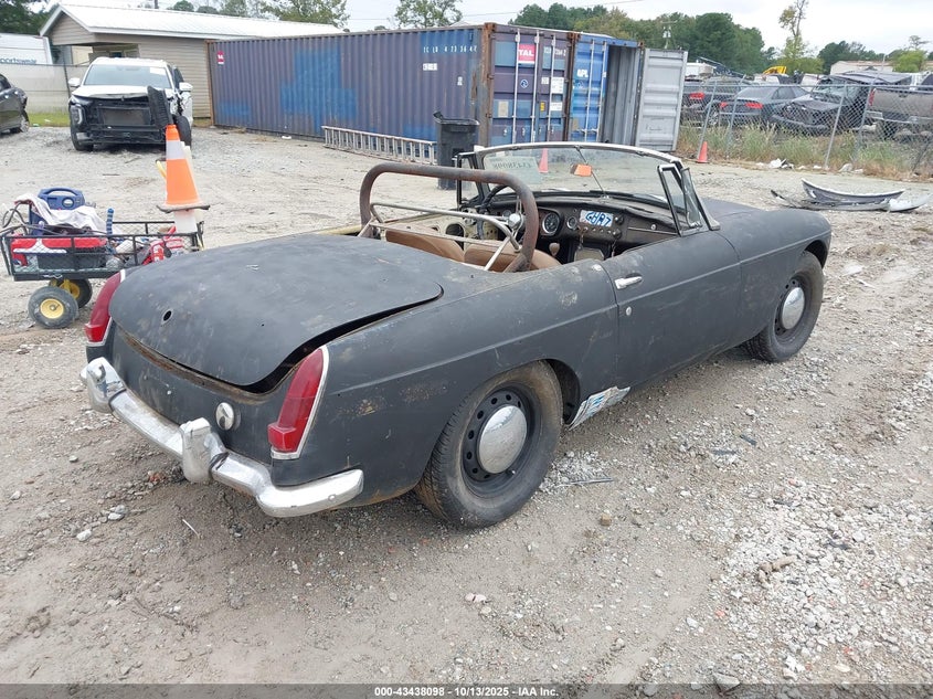 GHN3L33851 1965 MG MGB photo no. 4