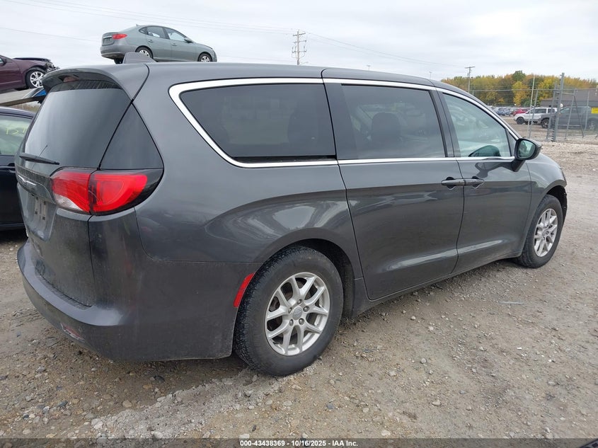 2C4RC1DG3HR611413 2017 Chrysler Pacifica 3.6 Touring Grey