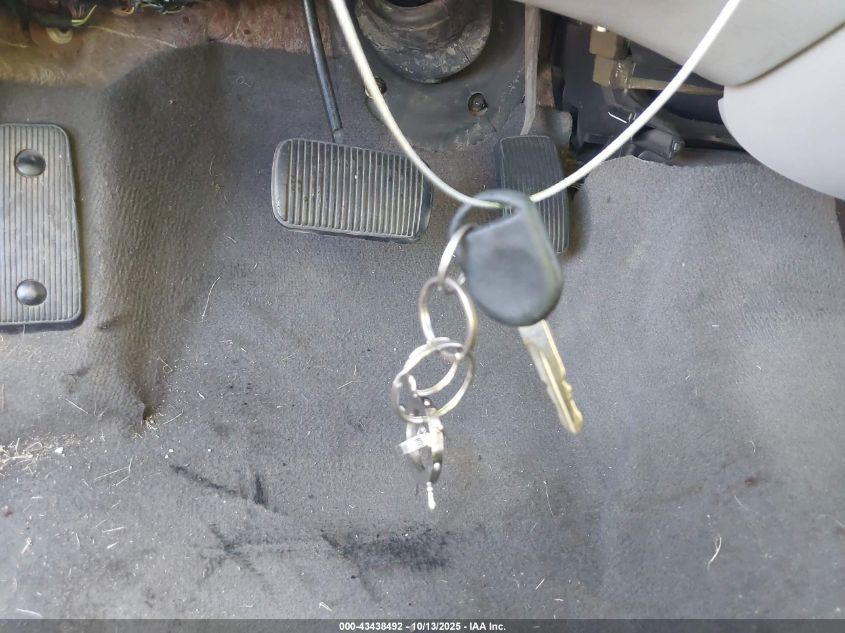 2001 Ford Taurus Se VIN: 1FAFP53U01A140472 Lot: 43438492