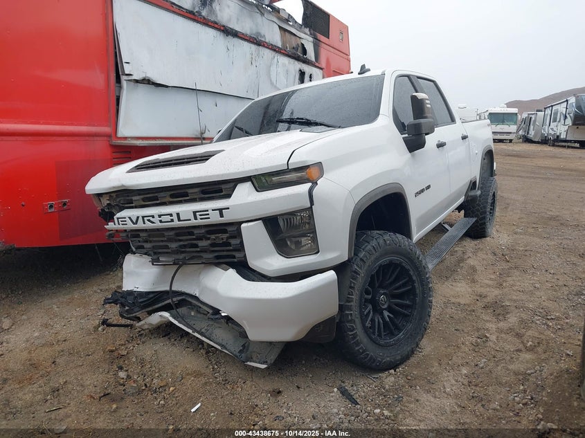 1GC4YME73MF120739 2021 CHEVROLET SILVERADO photo no. 2