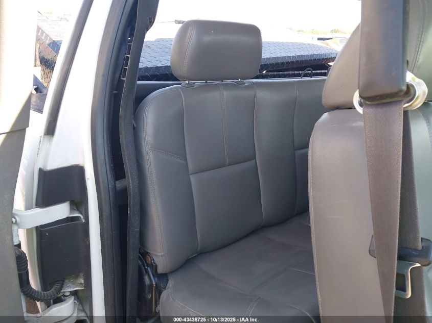 2008 Chevrolet Silverado 1500 Work Truck VIN: 2GCEC19C281305905 Lot: 43438725