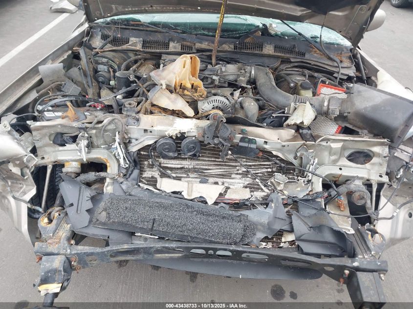 2002 Ford Crown Victoria Standard VIN: 2FAFP73W32X147650 Lot: 43438733