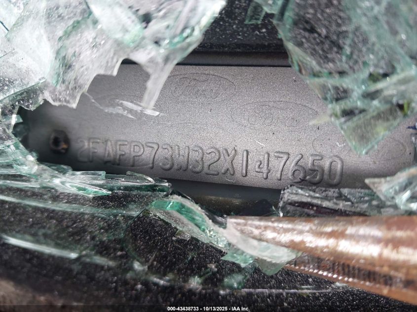 2002 Ford Crown Victoria Standard VIN: 2FAFP73W32X147650 Lot: 43438733