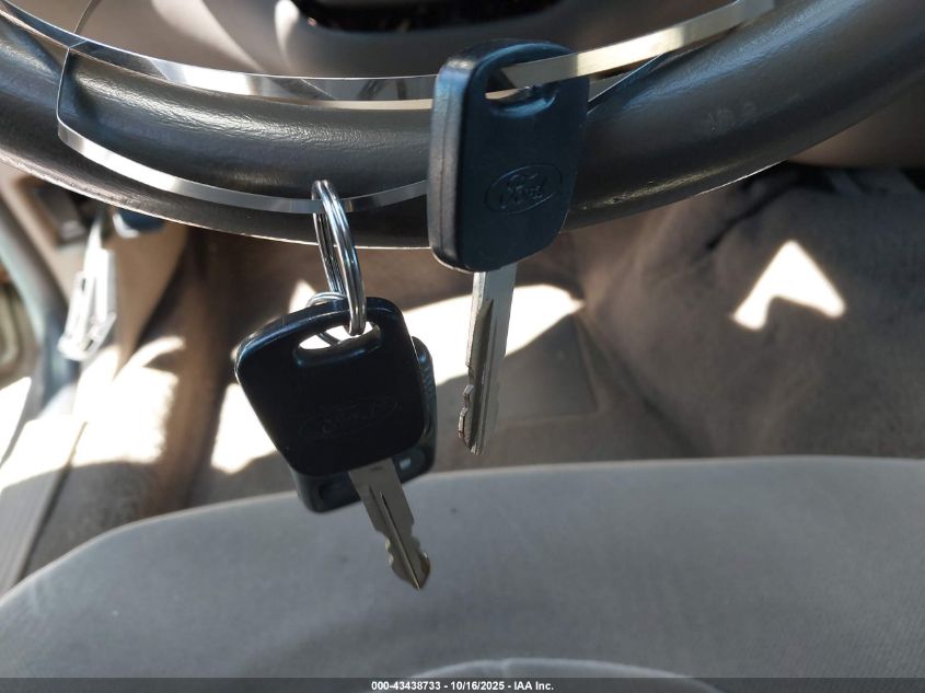 2002 Ford Crown Victoria Standard VIN: 2FAFP73W32X147650 Lot: 43438733