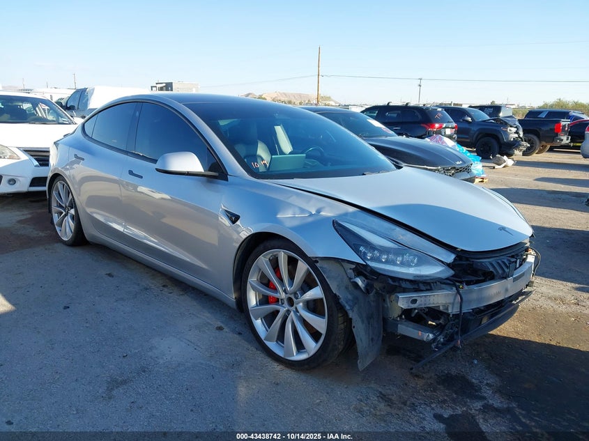 TESLA MODEL 3 LONG RANGE/PERFORMANCE