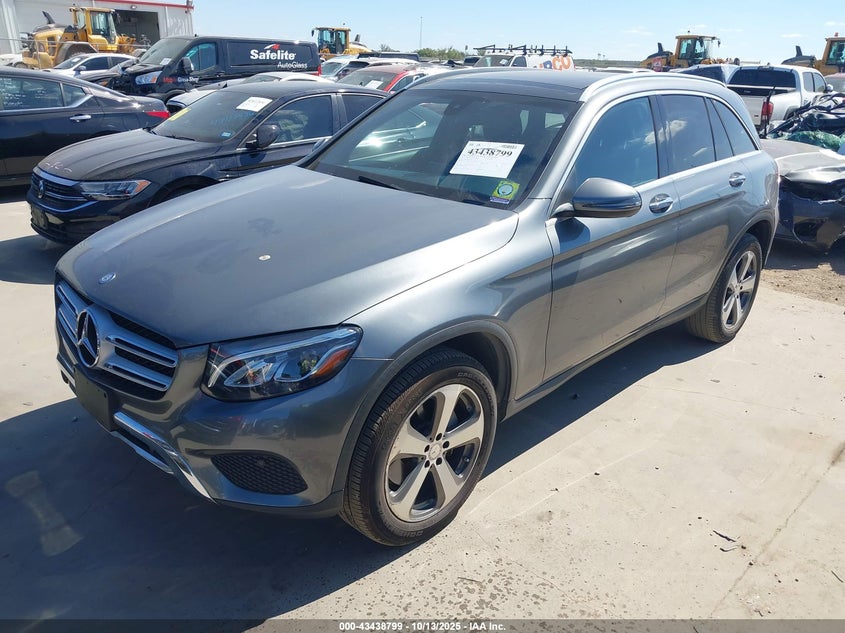 WDC0G4JB2HF143117 2017 MERCEDES-BENZ GLC photo no. 2
