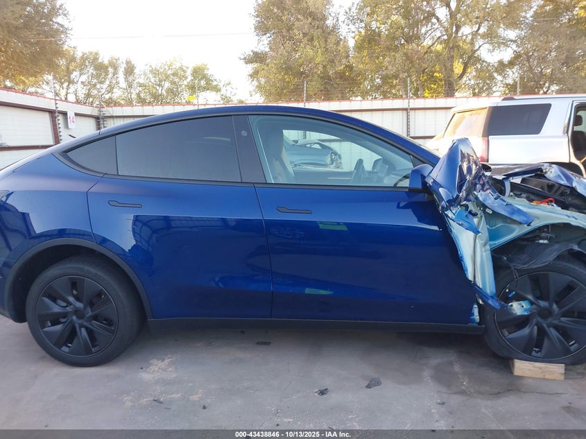 2025 Tesla Model Y Long Range Dual Motor Rear-Wheel Drive VIN: 7SAYGDED4SA358479 Lot: 43438846