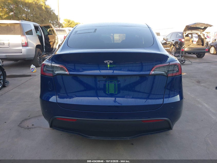 2025 Tesla Model Y Long Range Dual Motor Rear-Wheel Drive VIN: 7SAYGDED4SA358479 Lot: 43438846