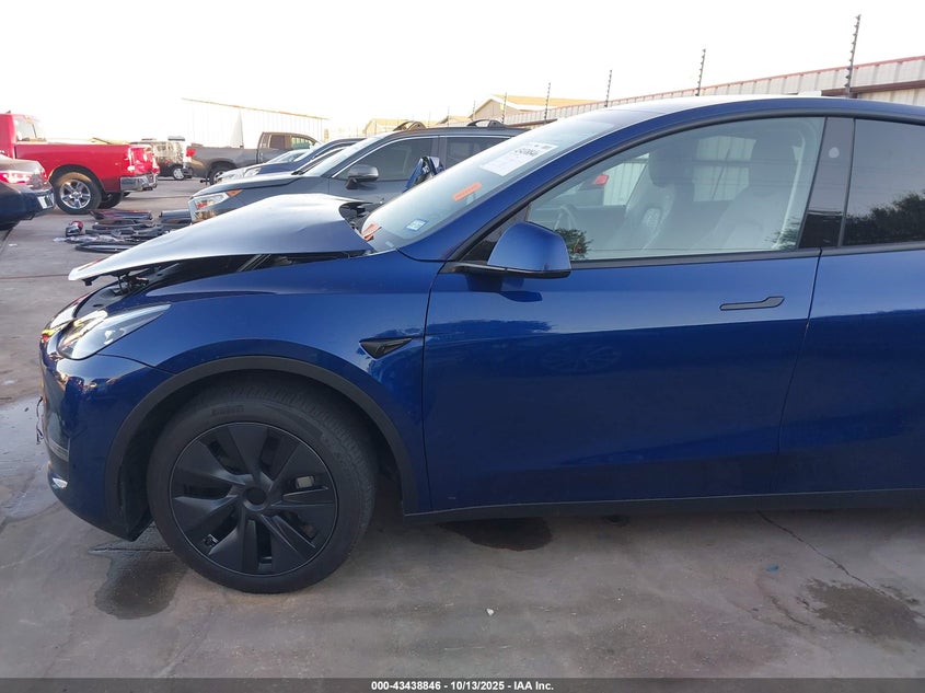 2025 Tesla Model Y Long Range Dual Motor Rear-Wheel Drive VIN: 7SAYGDED4SA358479 Lot: 43438846