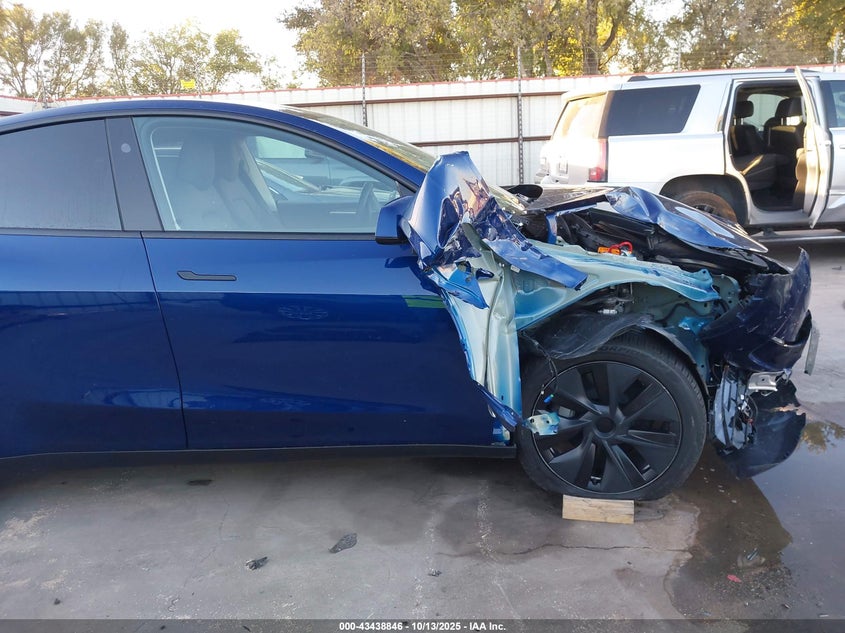 2025 Tesla Model Y Long Range Dual Motor Rear-Wheel Drive VIN: 7SAYGDED4SA358479 Lot: 43438846