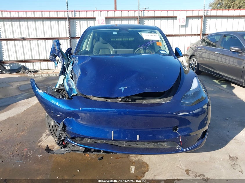 2025 Tesla Model Y Long Range Dual Motor Rear-Wheel Drive VIN: 7SAYGDED4SA358479 Lot: 43438846