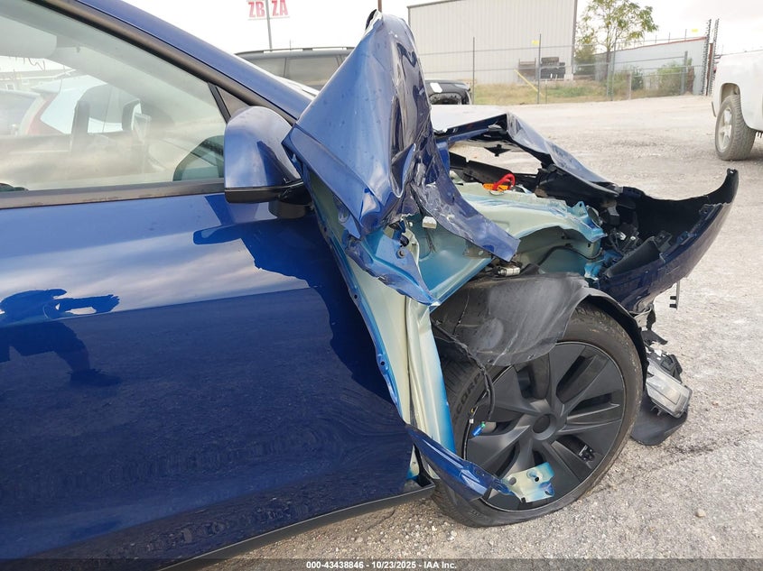 2025 Tesla Model Y Long Range Dual Motor Rear-Wheel Drive VIN: 7SAYGDED4SA358479 Lot: 43438846