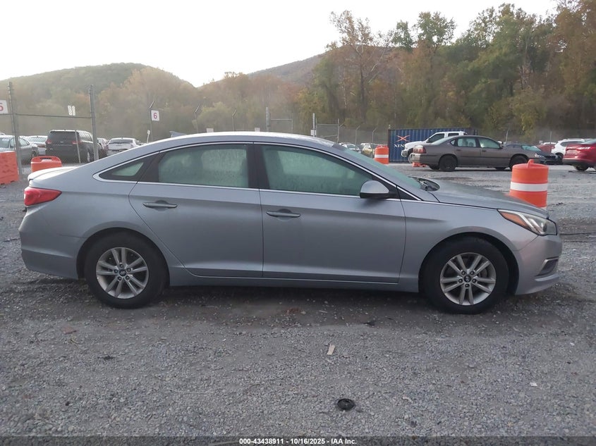2016 HYUNDAI SONATA SE 5NPE24AF1GH305286