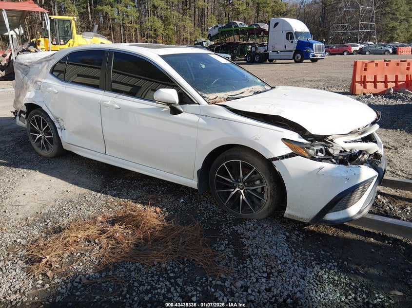 TOYOTA CAMRY SE AWD