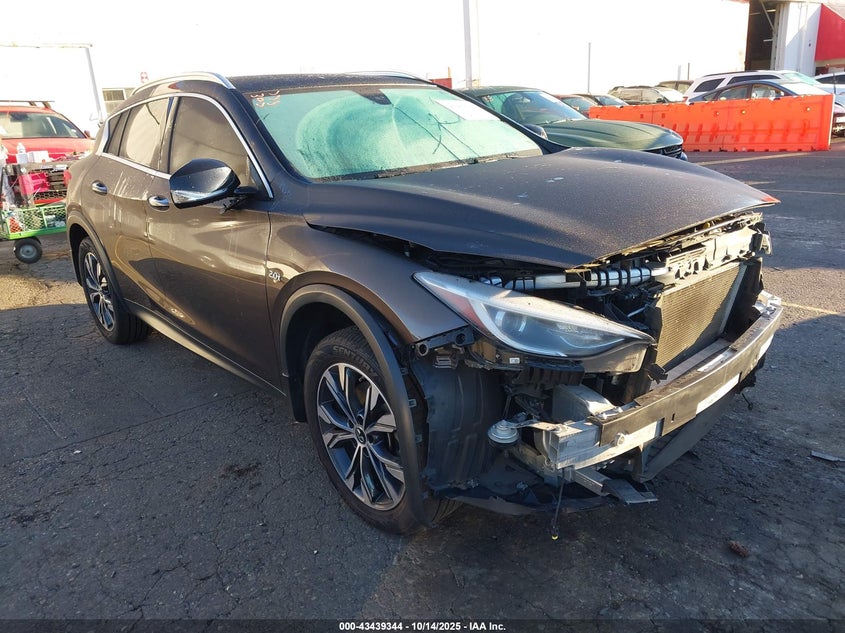 INFINITI QX30 PREMIUM