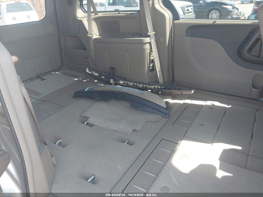 2015 Chrysler Town & Country Touring-L VIN: 2C4RC1CG8FR755277 Lot: 43439725