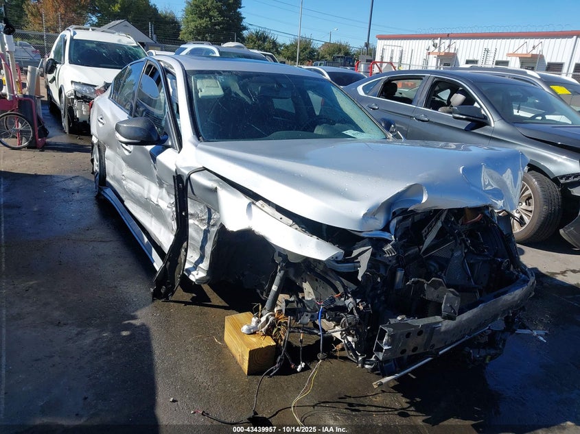 INFINITI Q50 PREMIUM