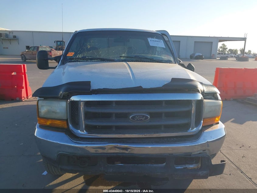 2000 Ford F-250 Lariat/Xl/Xlt VIN: 1FTNX21F0YEA04726 Lot: 43440043