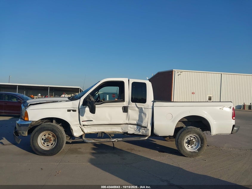2000 Ford F-250 Lariat/Xl/Xlt VIN: 1FTNX21F0YEA04726 Lot: 43440043