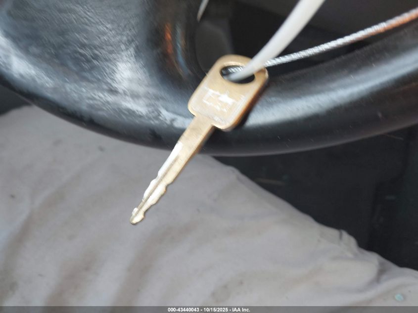 2000 Ford F-250 Lariat/Xl/Xlt VIN: 1FTNX21F0YEA04726 Lot: 43440043