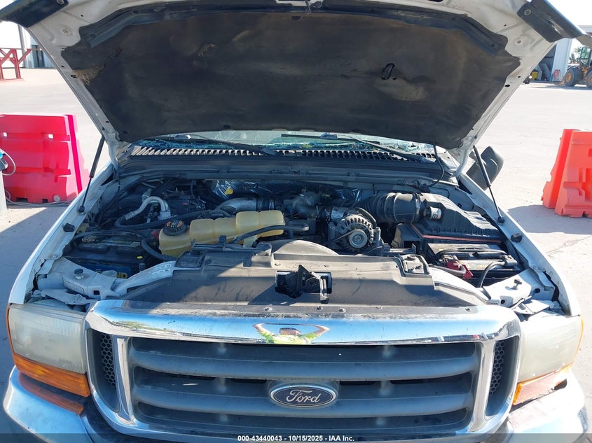 2000 Ford F-250 Lariat/Xl/Xlt VIN: 1FTNX21F0YEA04726 Lot: 43440043