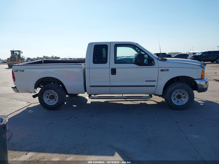 2000 Ford F-250 Lariat/Xl/Xlt VIN: 1FTNX21F0YEA04726 Lot: 43440043