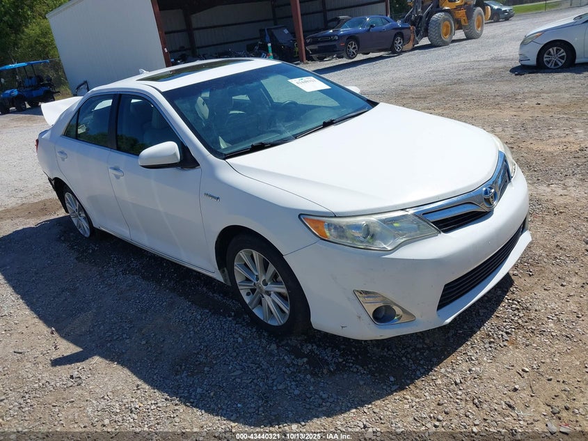 TOYOTA CAMRY HYBRID XLE