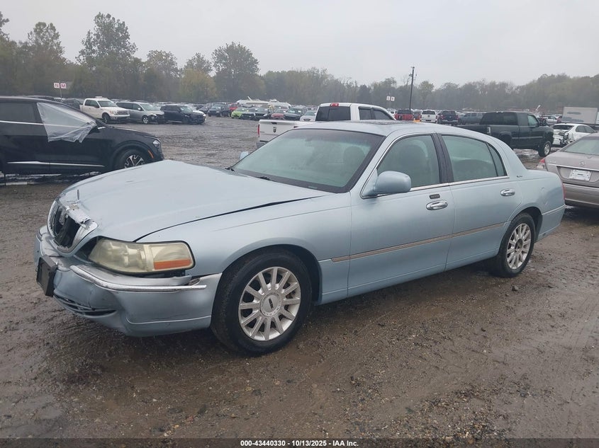 1LNHM81W06Y641843 2006 LINCOLN TOWN CAR photo no. 2