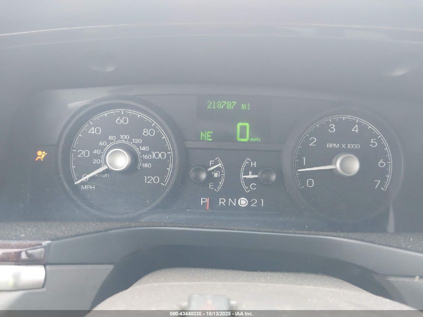 2006 Lincoln Town Car Signature VIN: 1LNHM81W06Y641843 Lot: 43440330