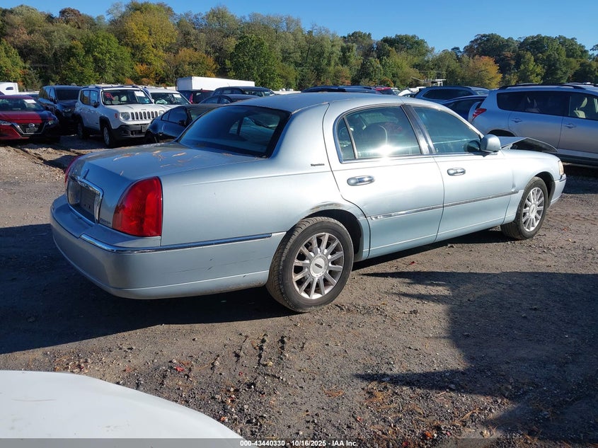 1LNHM81W06Y641843 2006 LINCOLN TOWN CAR photo no. 4