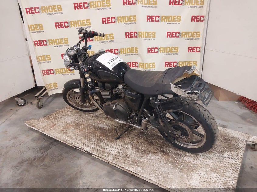 2010 TRIUMPH MOTORCYCLE BONNEVILLE - SMT900K18AT430888