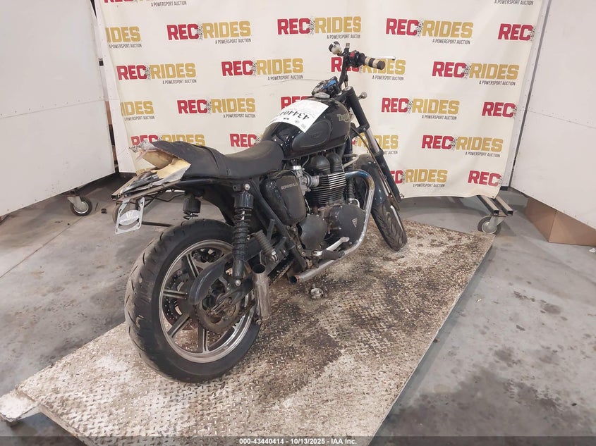 2010 TRIUMPH MOTORCYCLE BONNEVILLE - SMT900K18AT430888