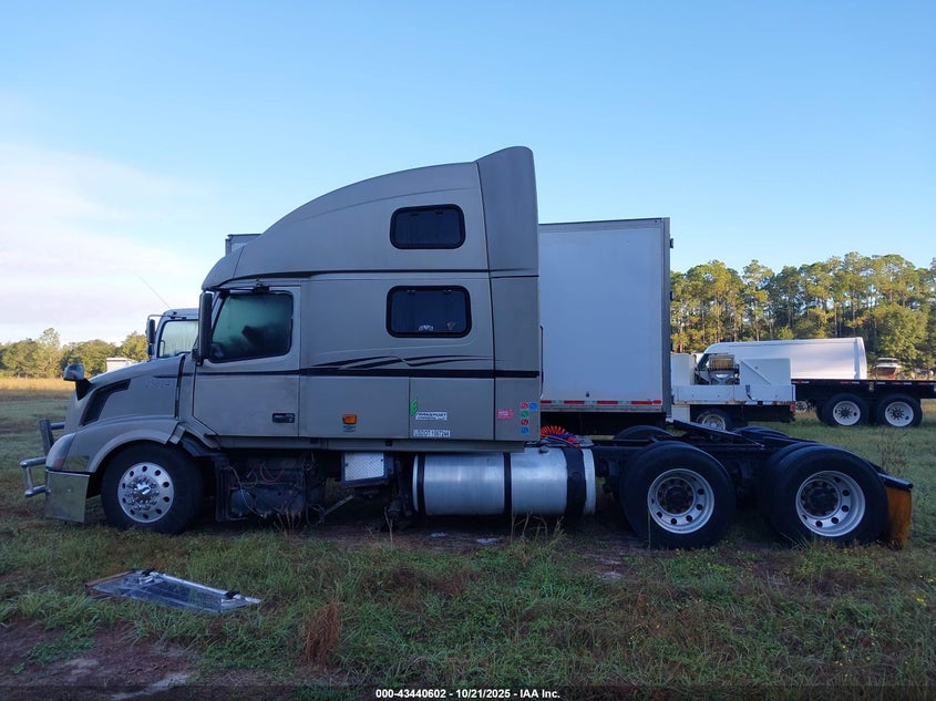 4V4NC9TJ26N442915 2006 VOLVO  photo no. 16
