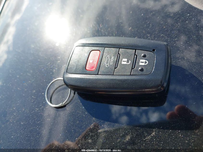 2022 Toyota Rav4 Xle Premium VIN: 2T3A1RFV3NW302247 Lot: 43440632