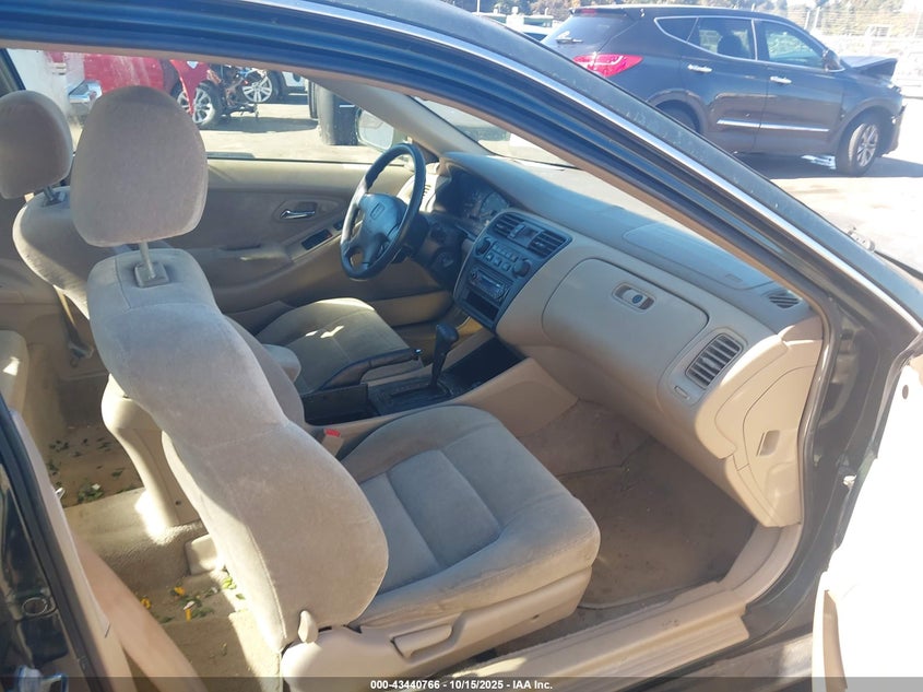1HGCG2240XA005516 1999 HONDA ACCORD photo no. 5