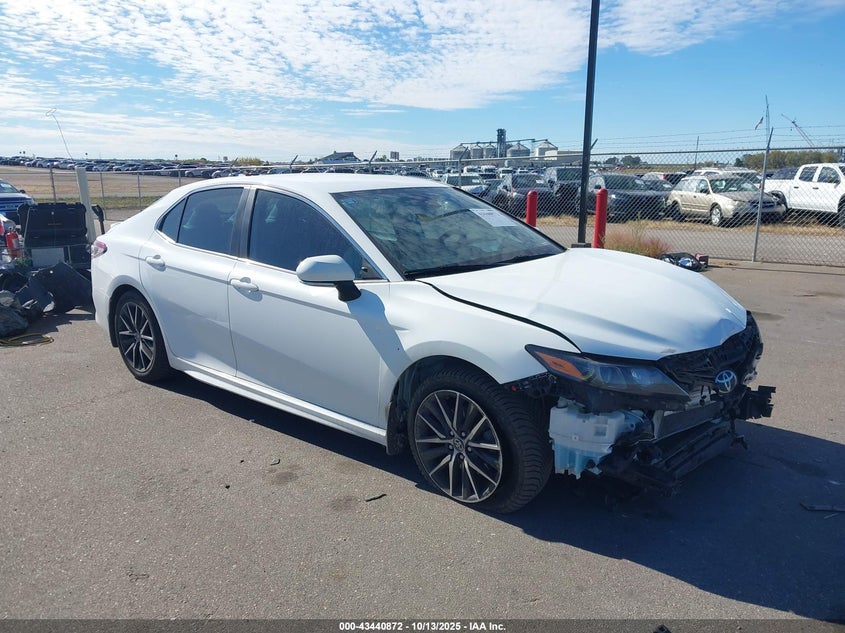 TOYOTA CAMRY SE AWD