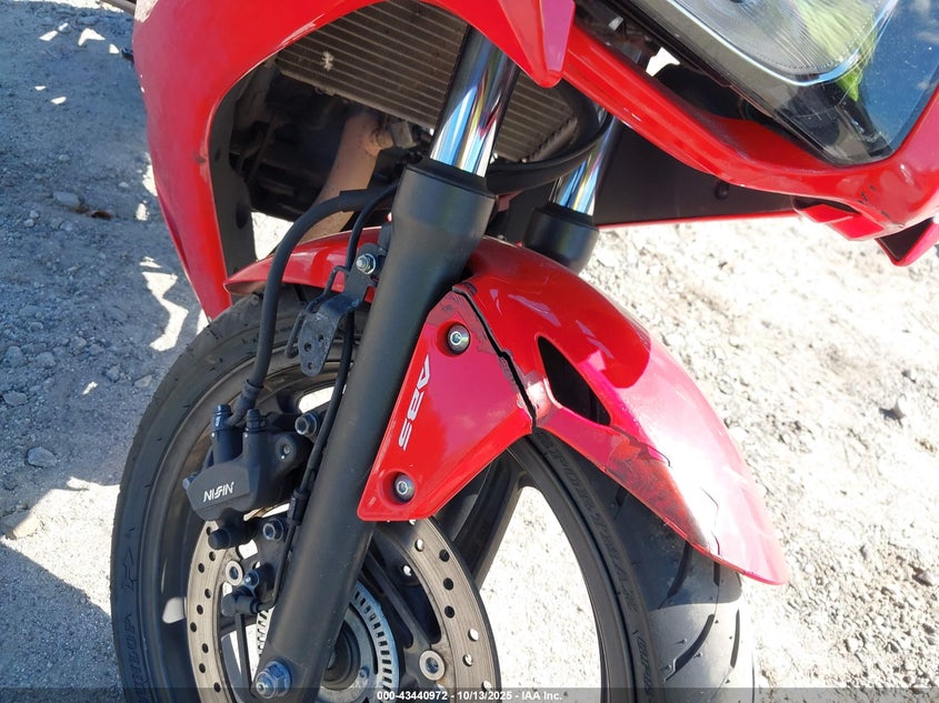 2015 Honda Cbr650 F VIN: MLHRC7404F5100323 Lot: 43440972