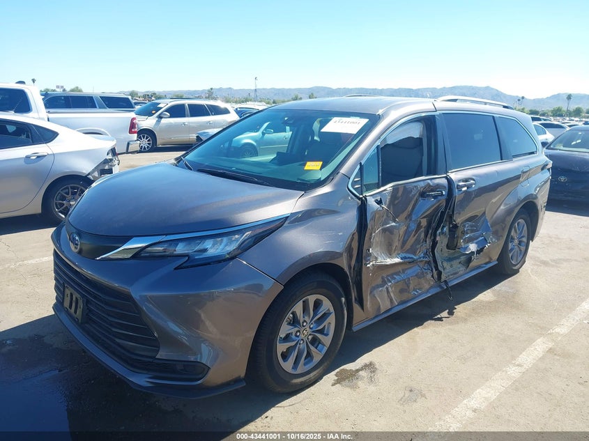 2022 Toyota Sienna Le grey van hybrid 5TDKRKECXNS109602 photo #3