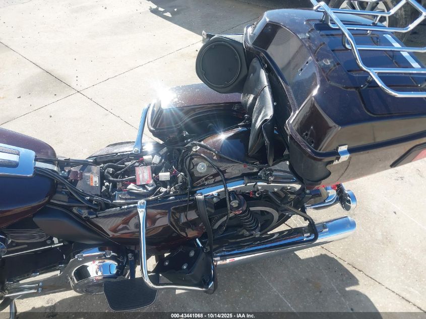 2011 Harley-Davidson Flhtk VIN: 1HD1KEM1XBB605714 Lot: 43441068