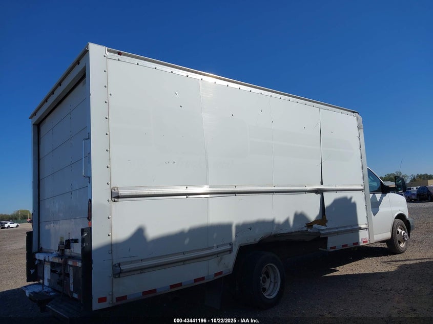 2017 GMC Savana Cutaway Work Van VIN: 7GZ37TCG4HN901117 Lot: 43441196