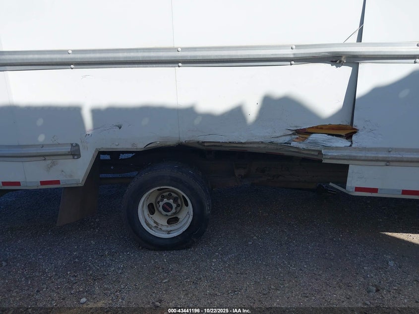 2017 GMC Savana Cutaway Work Van VIN: 7GZ37TCG4HN901117 Lot: 43441196