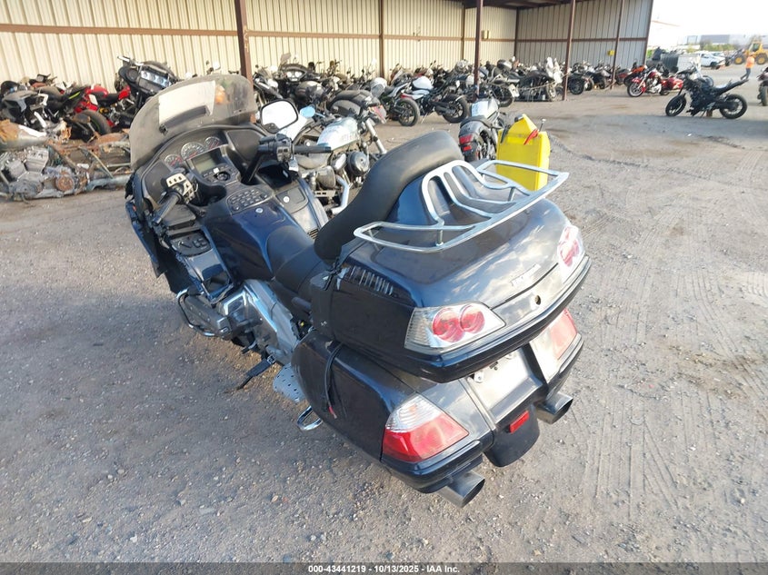 1HFSC47G39A803716 2009 HONDA GL1800C photo no. 3