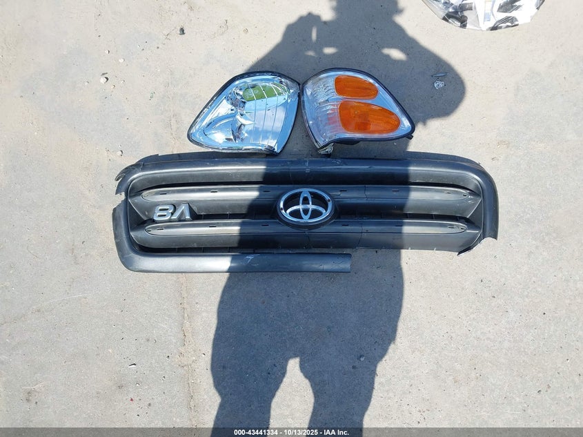 2003 Toyota Sequoia Sr5 V8 VIN: 5TDZT34A23S175970 Lot: 43441334