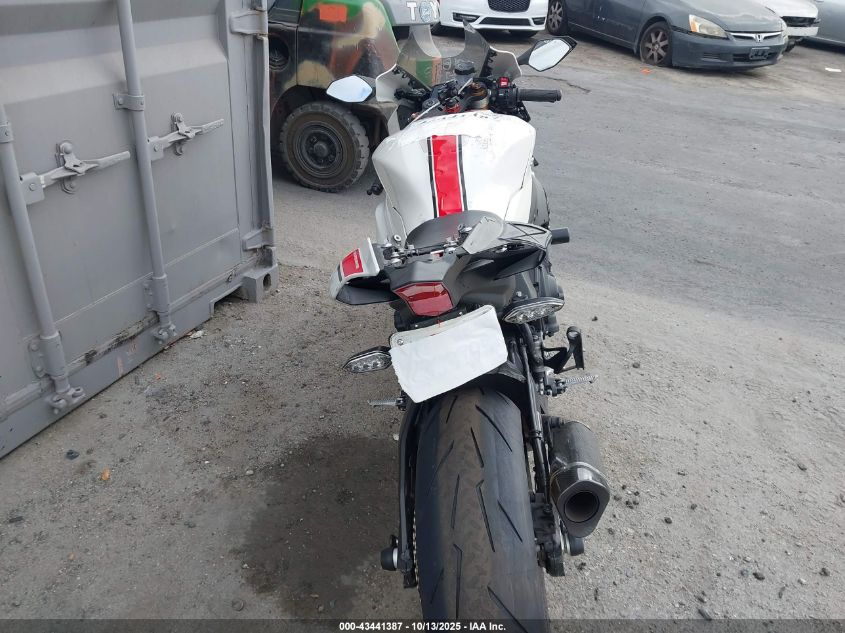 2022 Yamaha Yzfr1 VIN: JYARN66Y5NA000713 Lot: 43441387