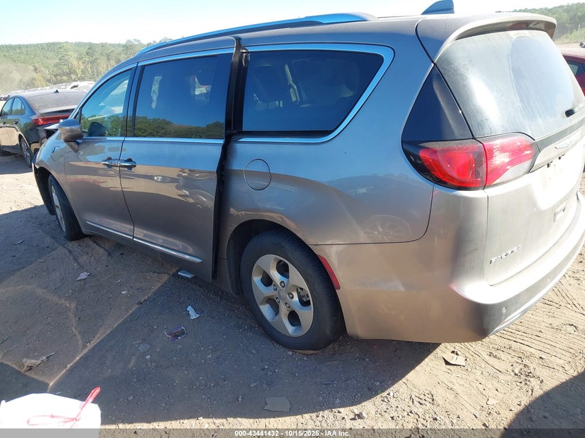 2C4RC1L71JR124850 2018 CHRYSLER PACIFICA photo no. 3