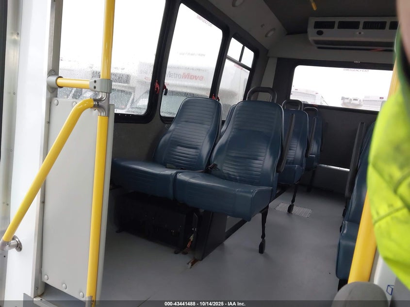 2018 Ford E-350 Cutaway VIN: 1FDEE3FSXJDC33164 Lot: 43441488