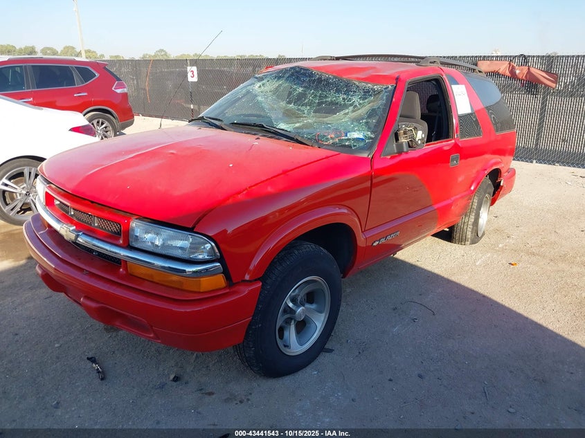 1GNCS18XX3K101366 2003 CHEVROLET BLAZER photo no. 2